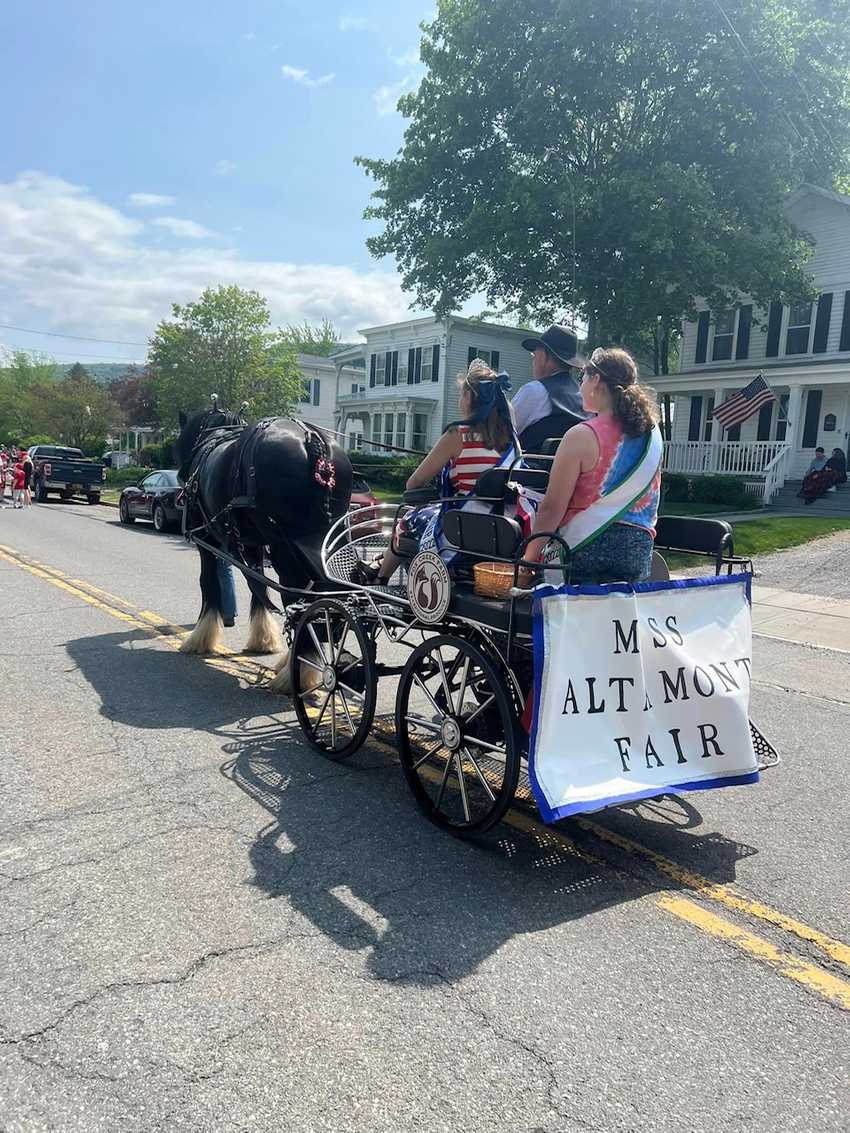 Horse and carriage in parade in Altamont